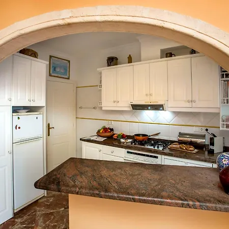 El Paraiso Al Mar Ambolo By Interhome Villa